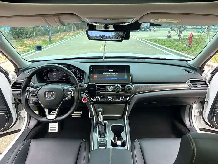 Фото 6 - Honda Accord