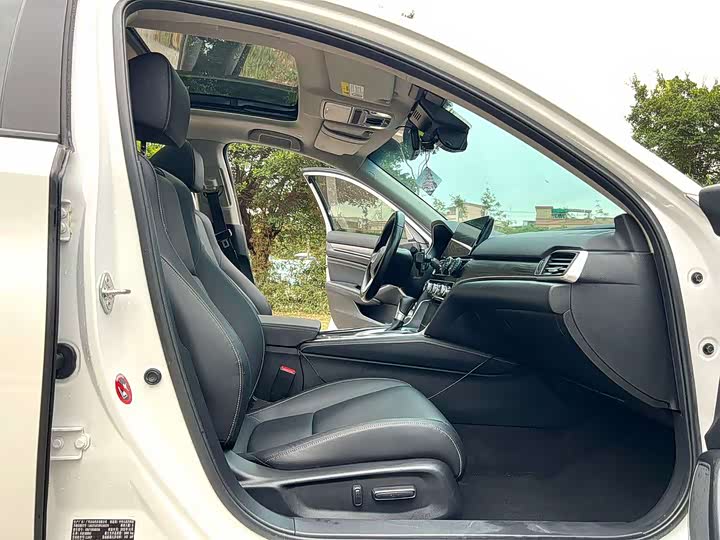 Фото 8 - Honda Accord