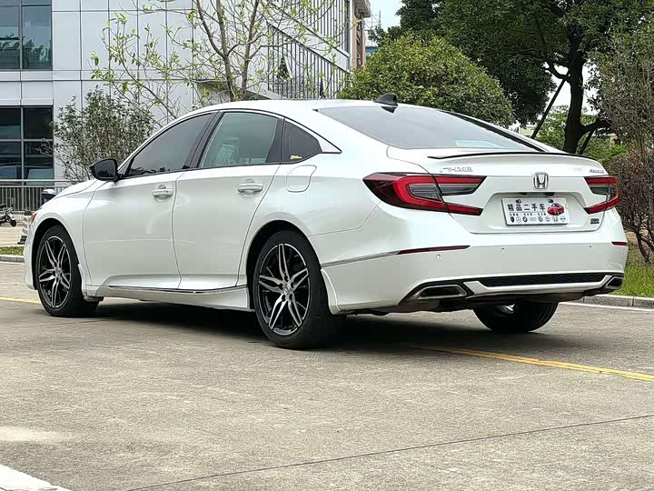 Фото 9 - Honda Accord