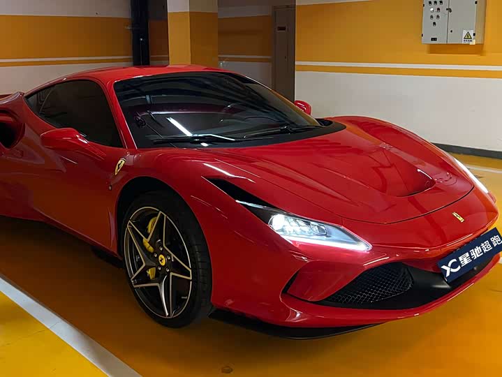 Фото 1 - Ferrari F8