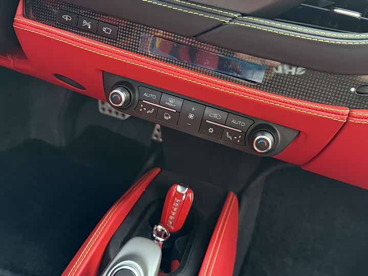 Фото 6 - Ferrari F8