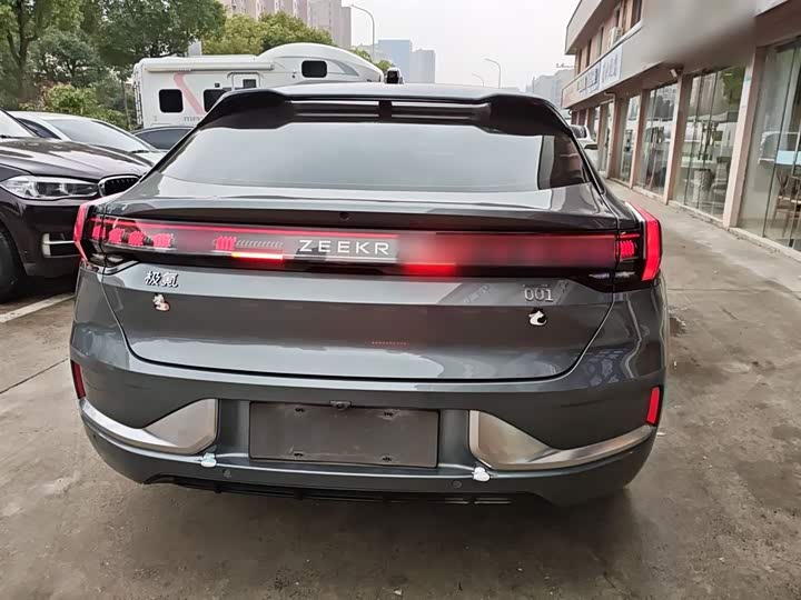 Фото 6 - Zeekr 001