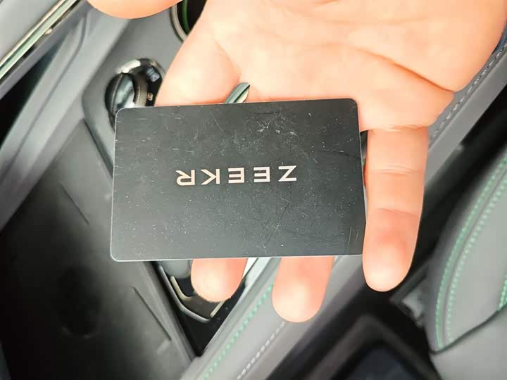 Фото 9 - Zeekr 001