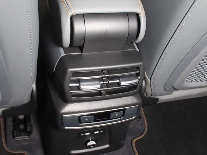 Фото 7 - Audi Q4 e-tron