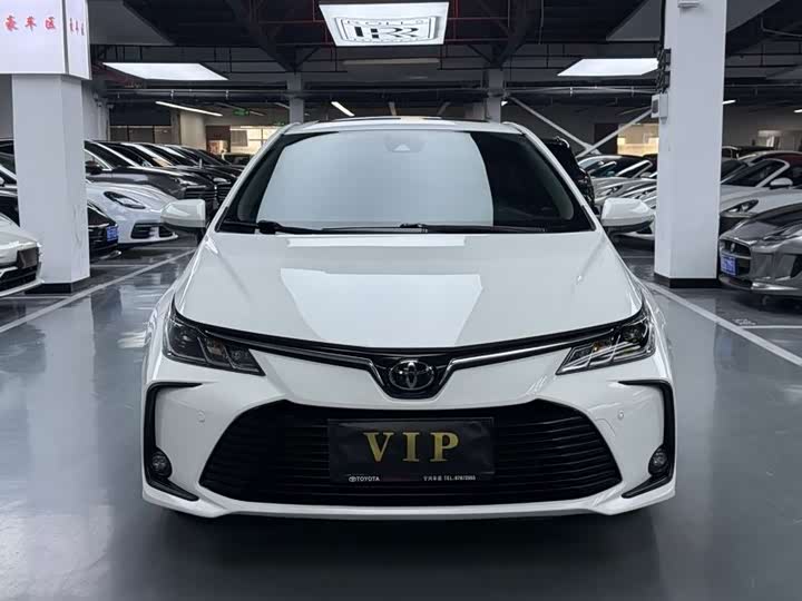 Фото 2 - Toyota Corolla