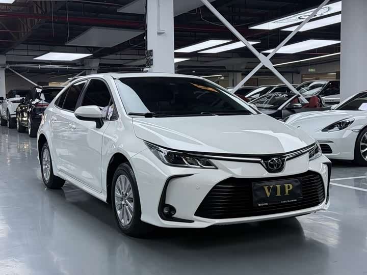 Фото 3 - Toyota Corolla