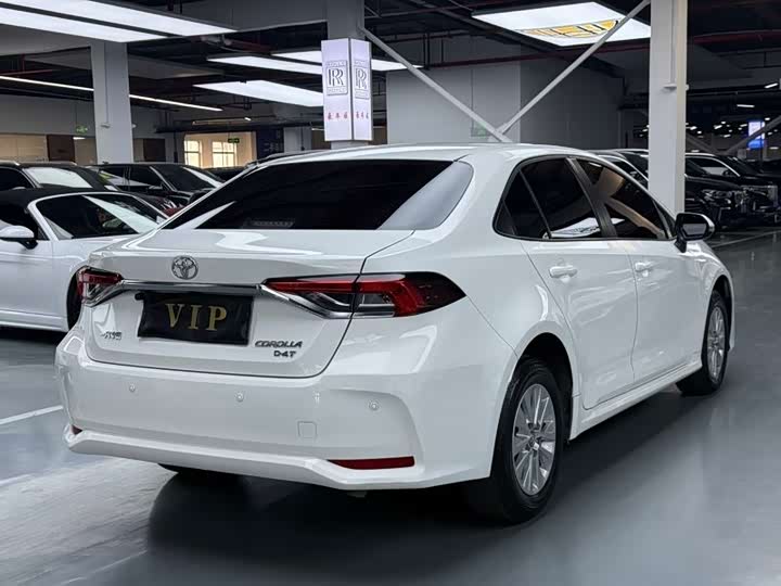 Фото 7 - Toyota Corolla