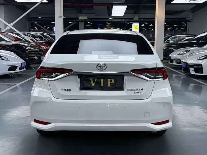 Фото 8 - Toyota Corolla