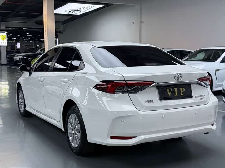 Фото 9 - Toyota Corolla