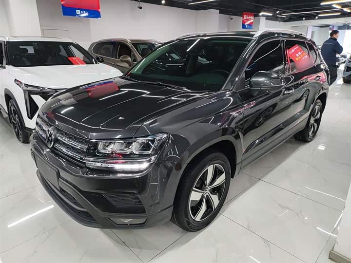 Фото 2 - Volkswagen Tharu