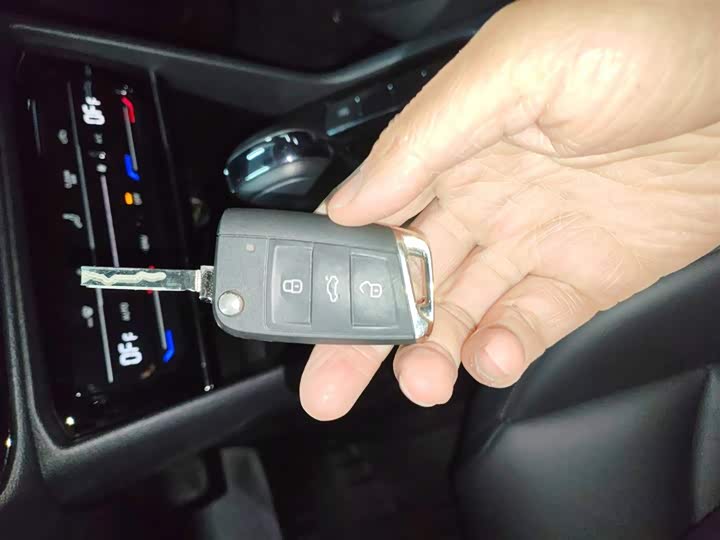 Фото 9 - Volkswagen Tharu