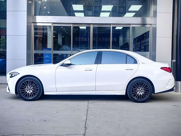 Фото 4 - Mercedes-Benz C-Class