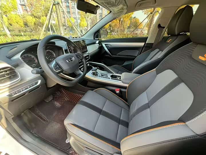 Фото 4 - Geely Coolray