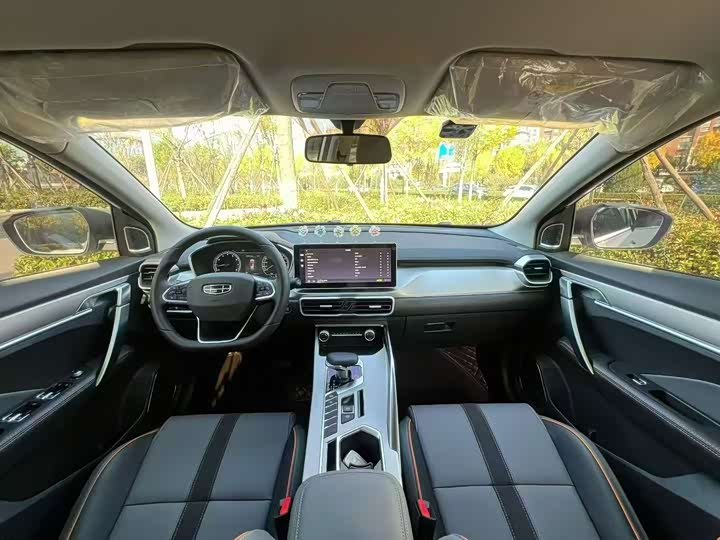 Фото 5 - Geely Coolray