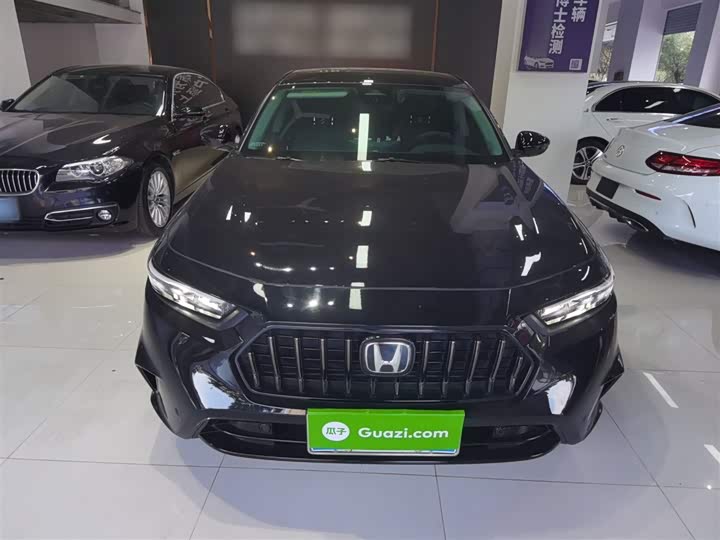 Фото 3 - Honda Inspire