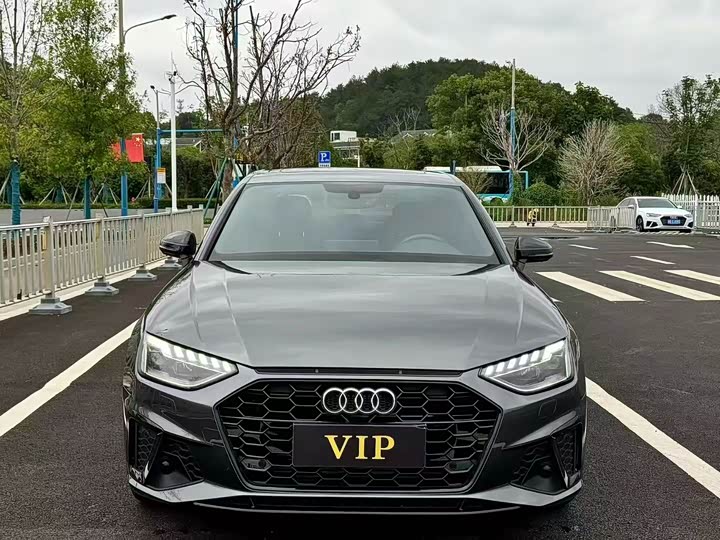 Фото 2 - Audi A4L