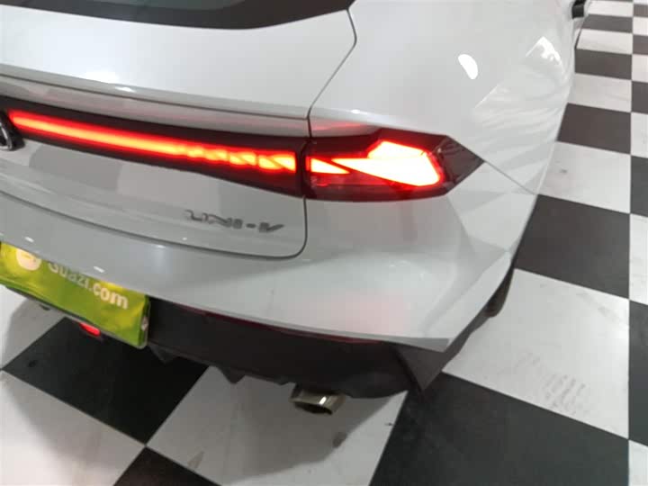 Фото 8 - Changan UNI-V