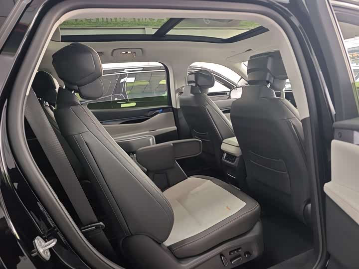 Фото 8 - Ford Edge