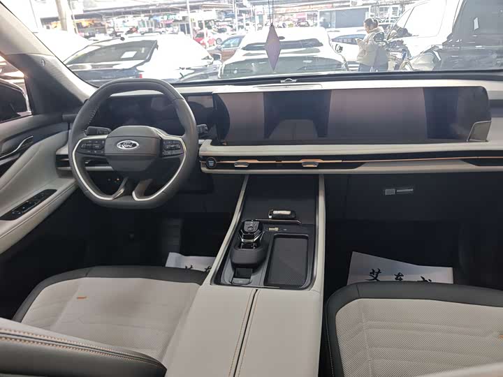 Фото 9 - Ford Edge