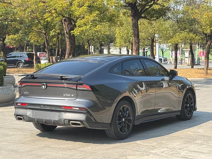 Фото 3 - Changan UNI-V