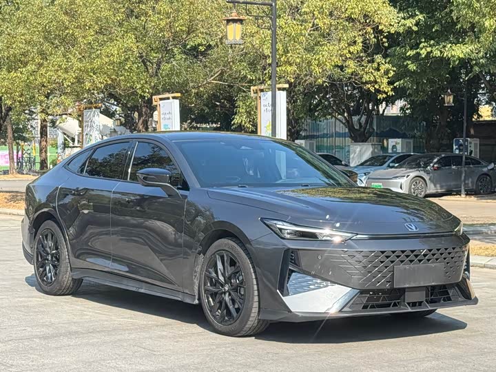 Фото 6 - Changan UNI-V