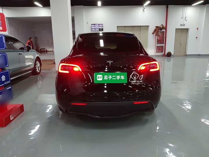 Фото 6 - Tesla Model Y