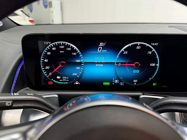 Фото 2 - Mercedes-Benz EQB