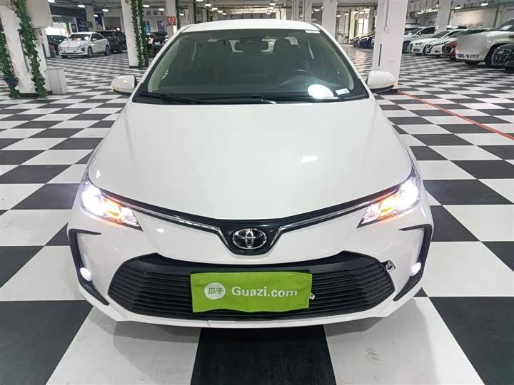 Фото 3 - Toyota Corolla