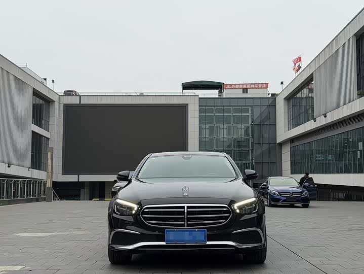 Фото 2 - Mercedes-Benz E-Class