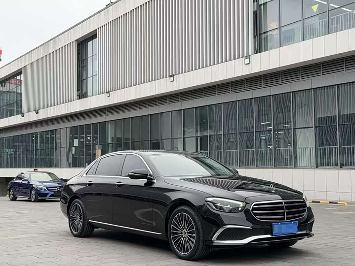 Фото 3 - Mercedes-Benz E-Class