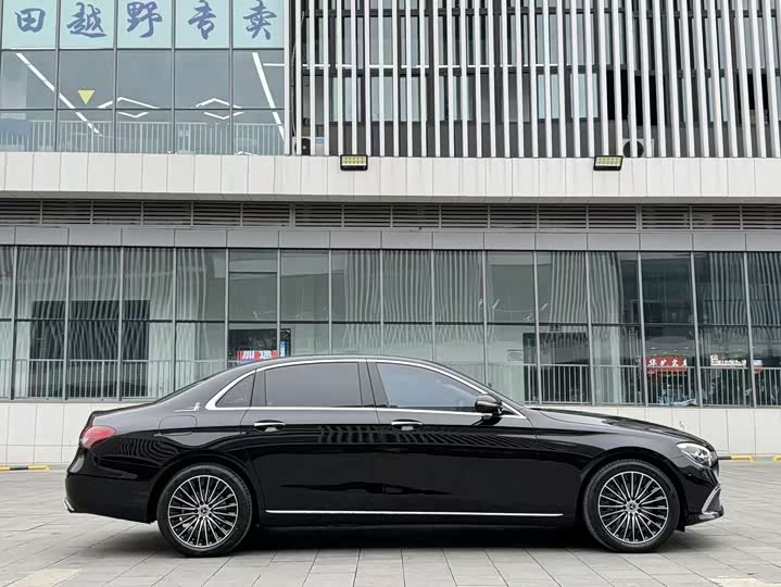 Фото 4 - Mercedes-Benz E-Class