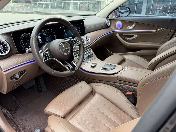 Фото 5 - Mercedes-Benz E-Class