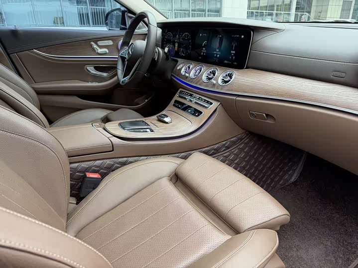 Фото 6 - Mercedes-Benz E-Class