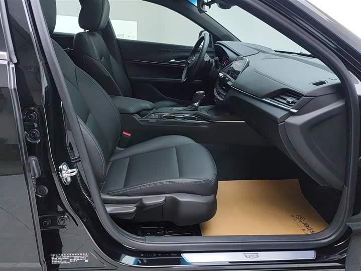 Фото 8 - Cadillac CT4