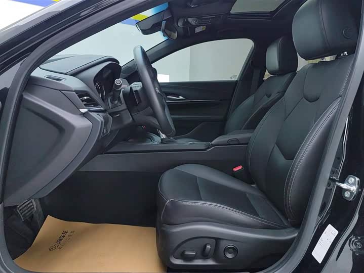 Фото 9 - Cadillac CT4