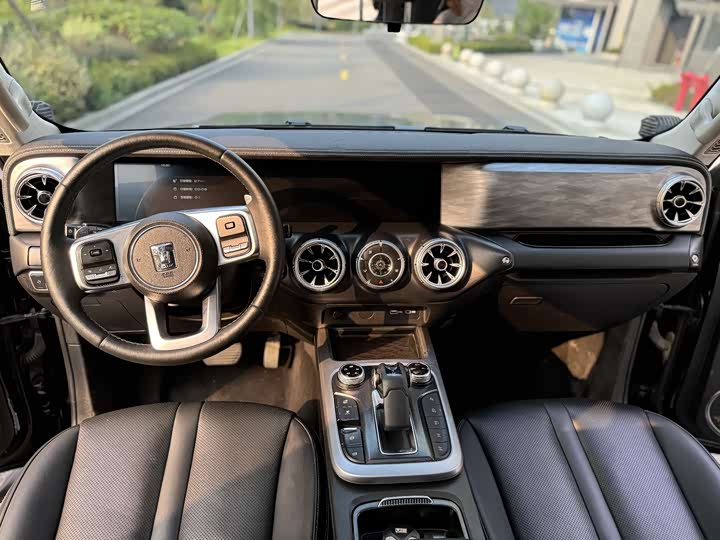 Фото 4 - Tank 300