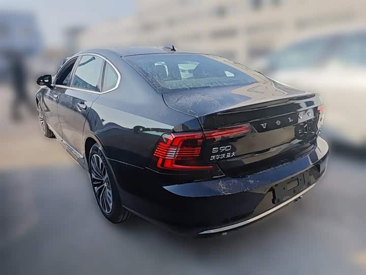 Фото 9 - Volvo S90