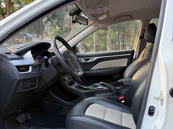 Фото 5 - Geely Vision