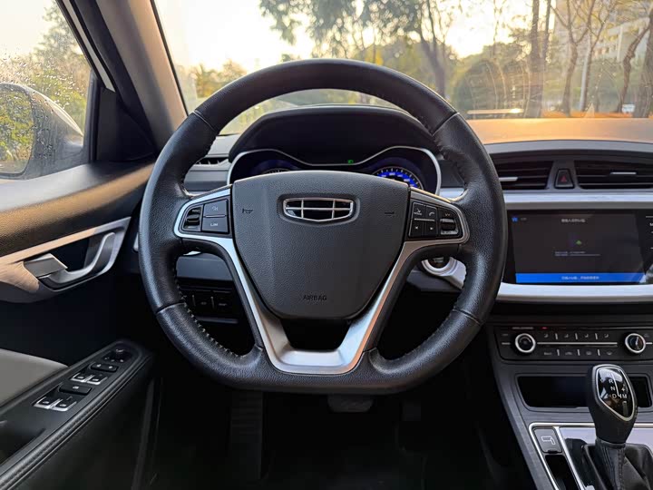 Фото 9 - Geely Vision