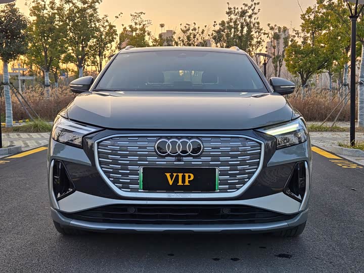 Фото 2 - Audi Q4 e-tron