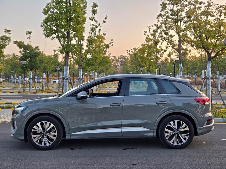 Фото 4 - Audi Q4 e-tron