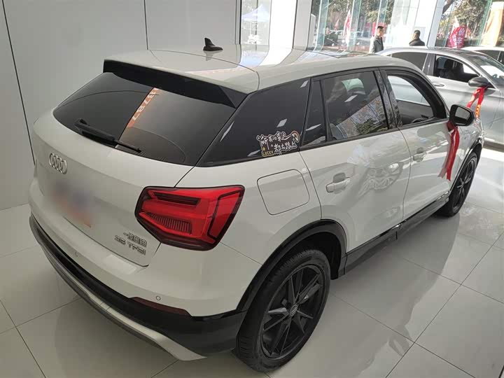 Фото 7 - Audi Q2L