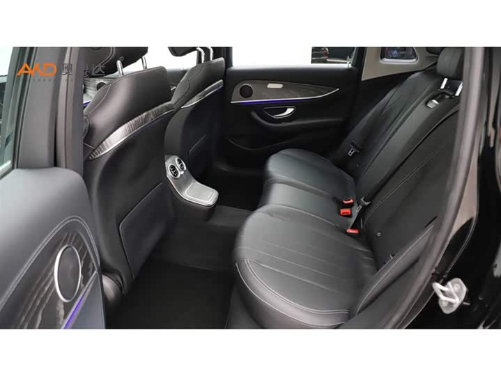 Фото 7 - Mercedes-Benz E-Class