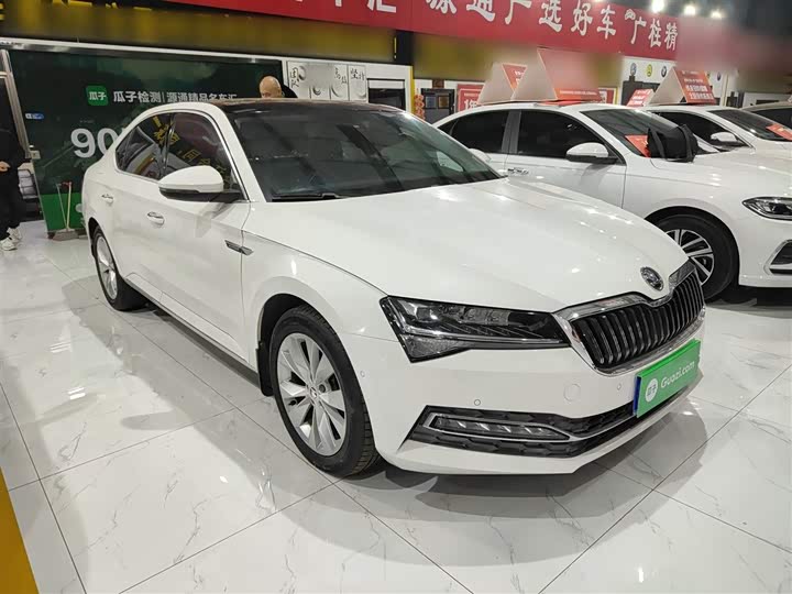 Фото 4 - Skoda Superb