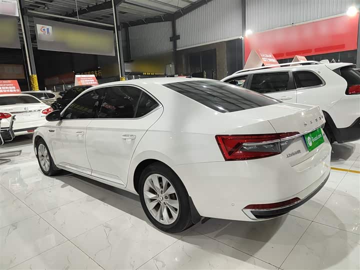 Фото 5 - Skoda Superb