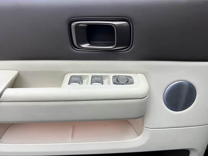 Фото 6 - LiXiang Mega