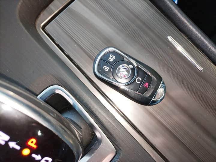 Фото 9 - Buick LaCrosse