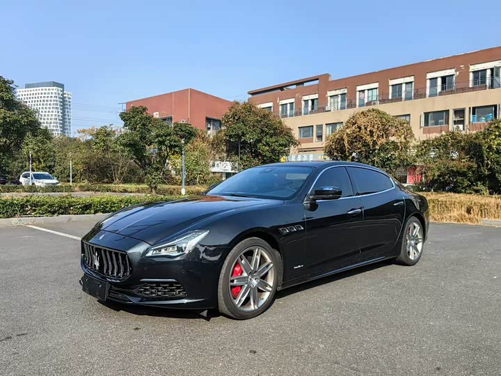 Фото 1 - Maserati Quattroporte