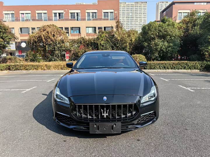 Фото 2 - Maserati Quattroporte