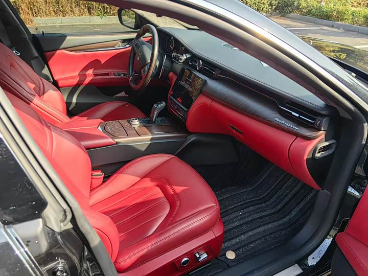 Фото 5 - Maserati Quattroporte